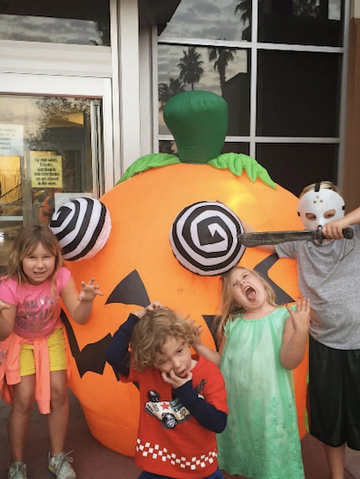 10-tori-spelling-halloween-2016-kids